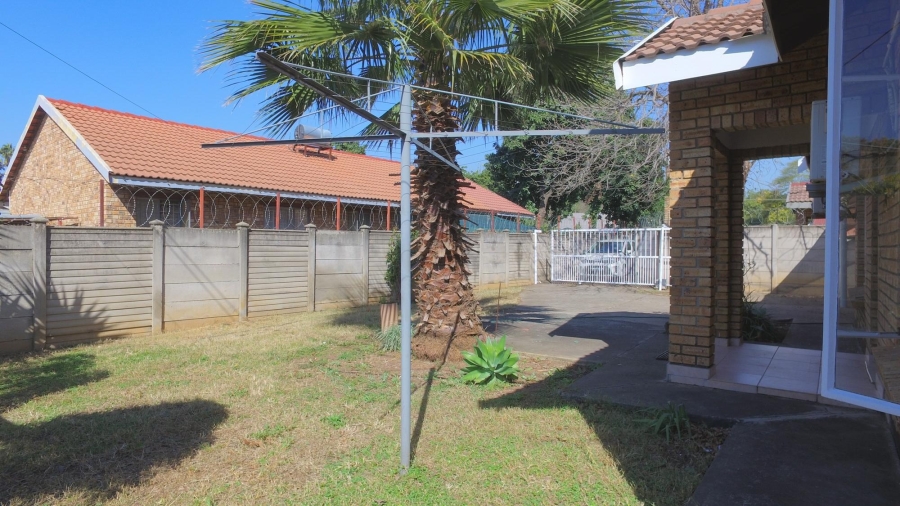 2 Bedroom Property for Sale in Oos Einde North West